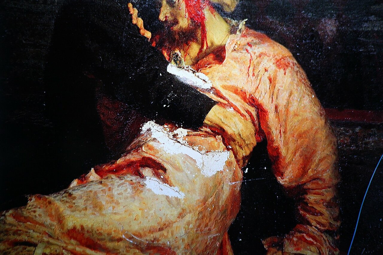 «Иван Грозный убивает своего сына» после того, как ее повредил посетитель